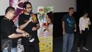 Panitia mengadakan door prize usai acara nobar di Blitz Megaplek, Jakarta, Sabtu (9/1/2016). Cinemaholic dan Lipton menggelar nonton bareng film Alvin and the Chipmunk. (Liputan6.com/Angga Yuniar)