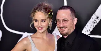 Setelah satu bulan putus, Jennifer Lawrence kembali terlihat jalan berdua dengan Darren Aronofsky. (James Devaney/FilmMagic/VanityFair)