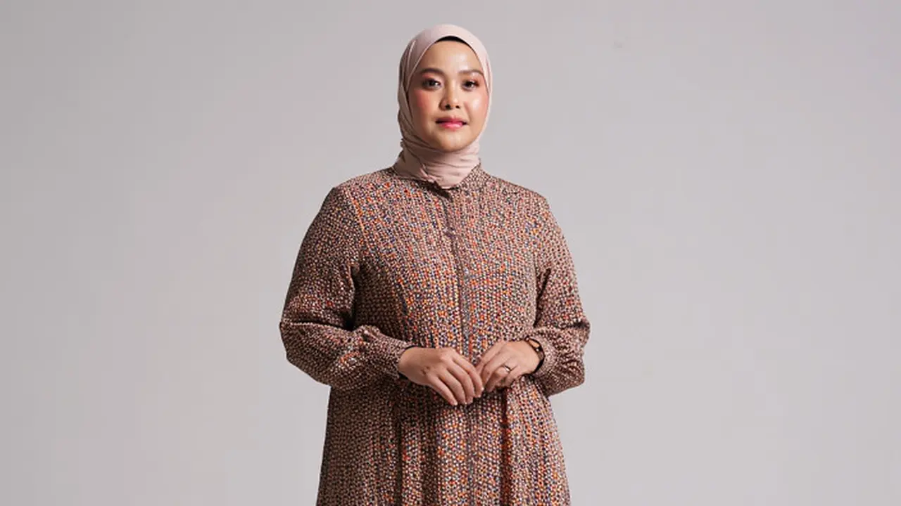 Model Gamis Motif Kecil yang Cocok untuk Ibu-Ibu Gemuk/Ilustrasi oleh AI