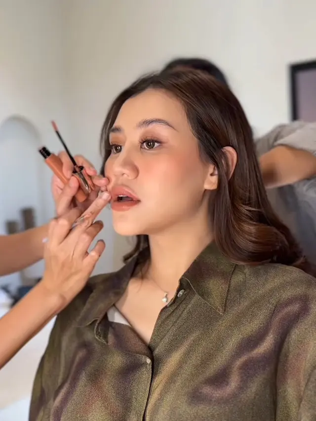 Rahasia Makeup Flawless Fresh Aaliyah Massaid saat Maternity Shoot. [@ochiipramita]