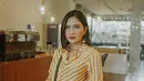 Meskipun lebih tertarik mengikuti perkuliahan offline, namun bagi Jessica Mila kalau dirinya ingin kuliah online lebih baik dilakukan di Indonesia. Mengingat sudah banyak beberapa perguruan tinggi yang sudah memiliki kelas online. (Instagram/jscmila)