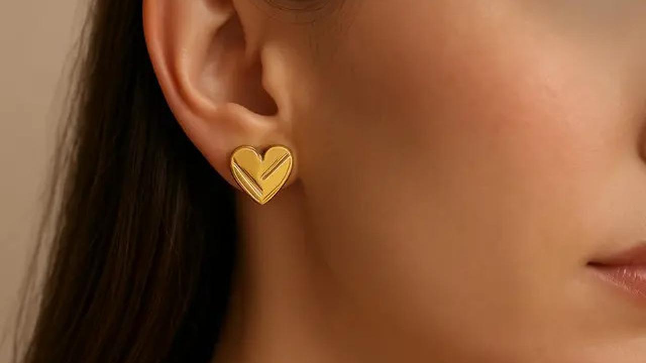 7 Model Anting Emas Tusuk Terbaru 2025, Simpel tapi Elegan untuk Berbagai Gaya