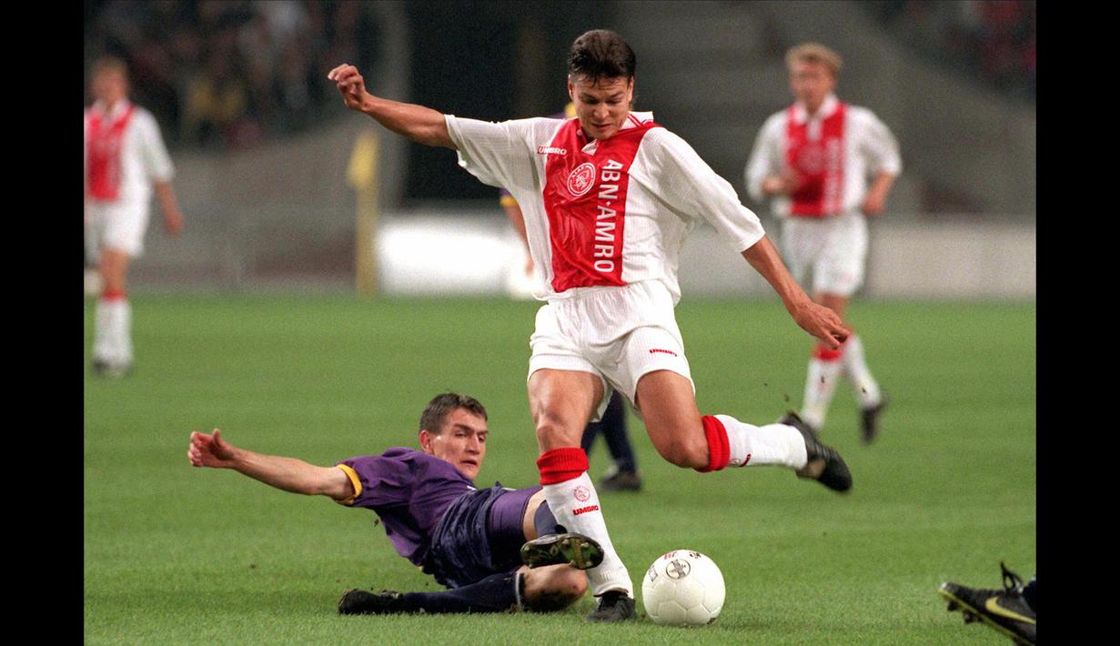 <p>Jari Litmanen. Pemain legendaris timnas Finlandia pernah mengalami cedera mata karena terpentalnya cincin kaleng minuman yang dibelinya. Cedera tersebut membuatnya absen tampil satu bulan bersama Malmo FF. (AFP/ANP/Marcel Antonisse)</p>