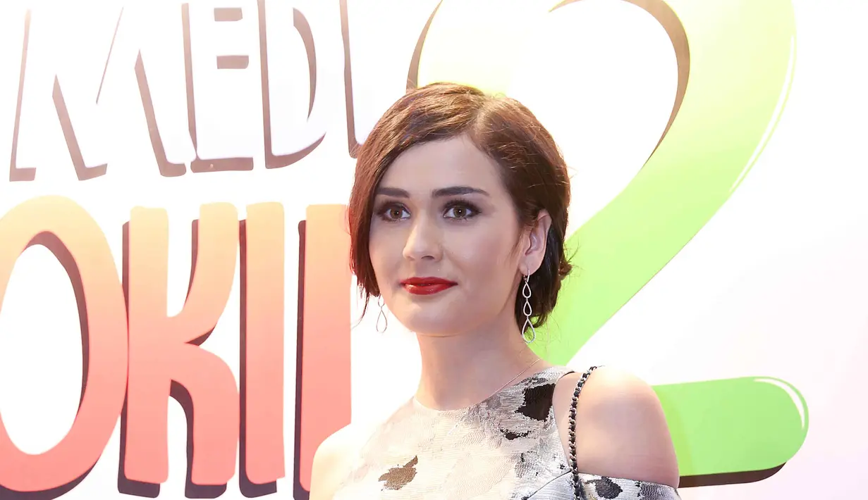 Film tema komedi ini, seperti film Warkop DKI, Senk Lotta bermain bersama dengan Indro Warkop, Nikita Mirzani dan masih banyak lagi dari para komika. Sebelumnya, bermain di film Street Society, Sajadah Ka'bah, dan Move On (2015). (Nurwahyunan/Bintang.com)