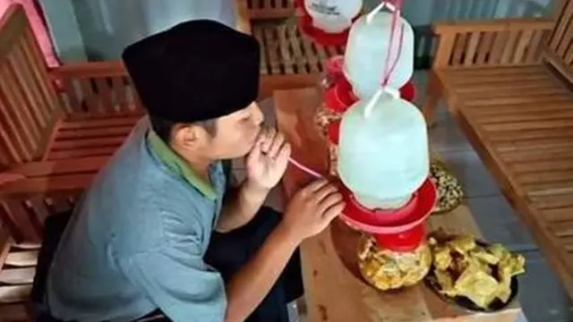 6 Cara Minum Ini Anti-mainstream Banget, Bikin Heran