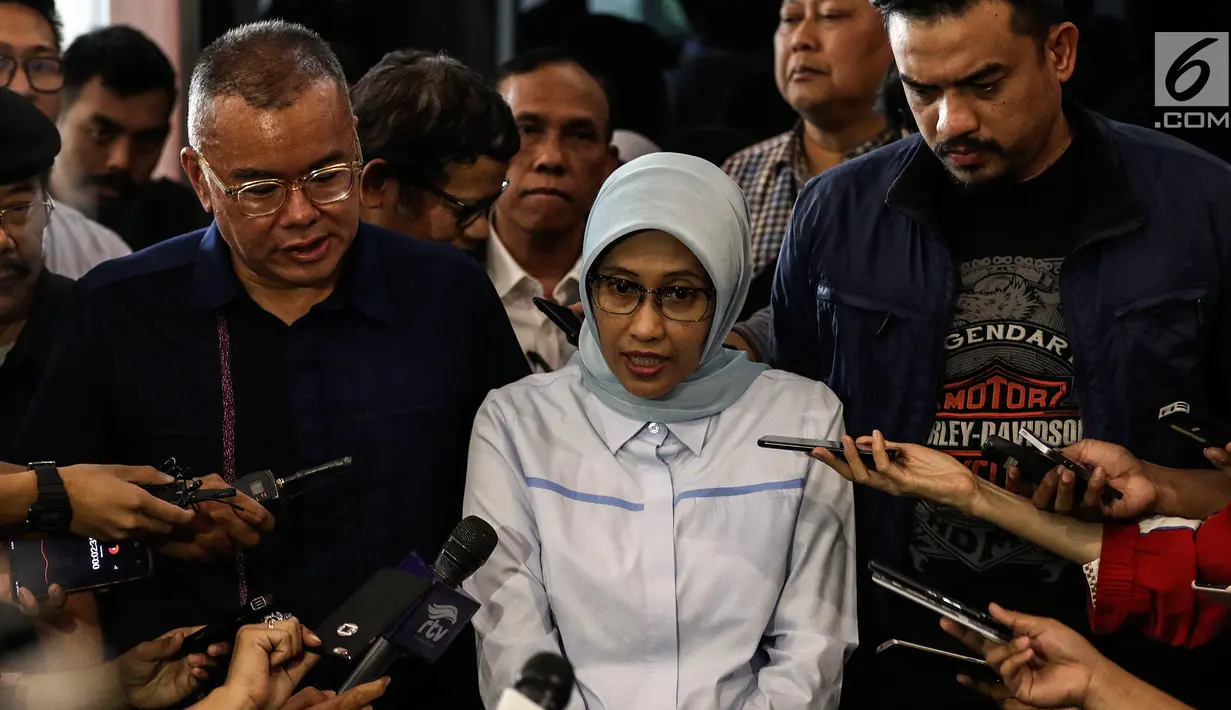 Plt Dirut PLN (Persero) Sripeni Inten Cahyani memberi keterangan usai bertemu Komisi VII DPR di Kompleks Parlemen, Senayan, Jakarta, Selasa (6/8/2019). Rapat Komisi VII DPR dengan PT PLN (Persero) terkait pemadaman listrik berlangsung tertutup. (Liputan6.com/JohanTallo)