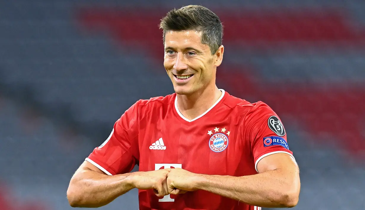 1. Robert Lewandowski - Lewandowski mampu menunjukan performa terbaiknya dan menjadi top skor sementara di kompetisi Liga Champions 2019/2020. Ketajaman penyerang asal Polandia menjadi kunci mesin gol Bayern Munchen di Liga Champions. (AFP/Tobias Schwarz)