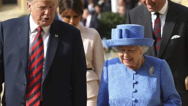 Presiden Amerika Serikat Donald Trump melakukan kunjungan resmi pertamanya ke Inggris. Ia bertemu dengan Ratu Elizabeth. (Chris Jackson/Pool Photo via AP)