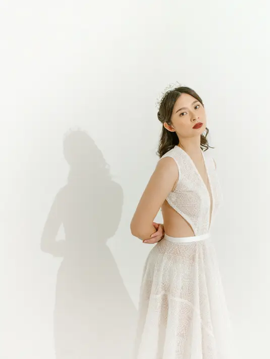 Simple but not plain, classic but not old, prinsip yang selalu dikedepankan oleh Bramanta Wijaya dalam membuat gaun pengantin. Tiga babak dalam gelaran show kali ini menggambarkan fase kehidupan seseorang. Foto: Document/Bramanta Wijaya.