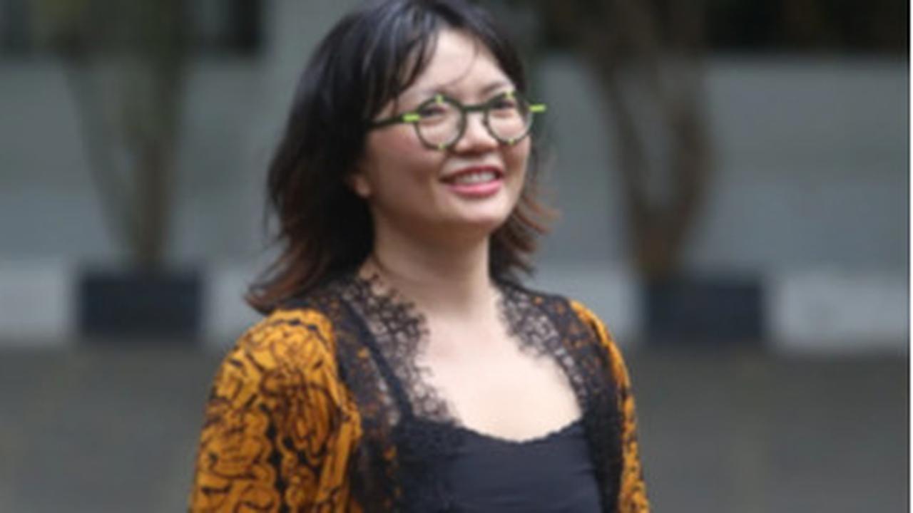 Deretan Fashion Item Prof. Stella Christie yang Curi Perhatian dan Jadi Favorit Warganet