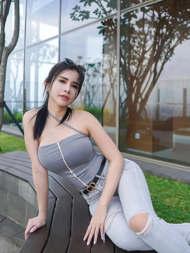 Tampil Makin Gaya, Ini 7 Potret Maria Vania dengan Kacamata yang Menawan