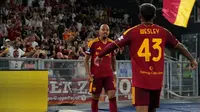 Pemain AS Roma, Donyell Malen, merayakan gol ke gawang Fiorentina dalam laga giornata pertama Serie A Liga Italia 2026/2027 di Stadion Olimpico, Roma, Selasa (25/8/2026) dini hari WIB. (AP Photo/Gregorio Borgia)