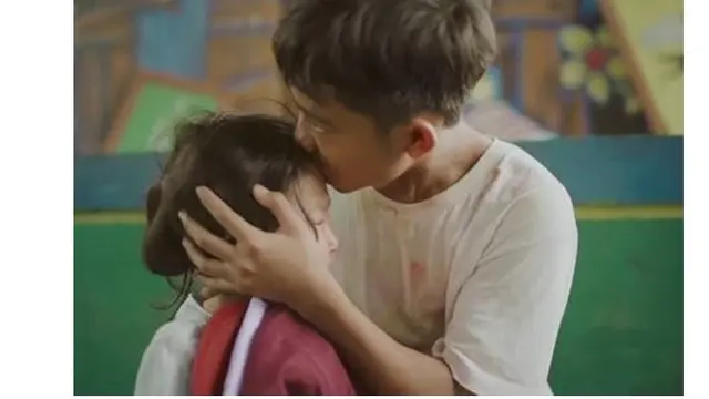 6 Momen Betrand Peto dan Thalia di Klip 'Deritaku', Penuh Haru
