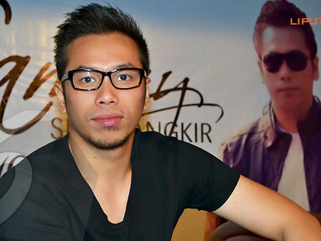 Sammy Simorangkir Hipnotis Penggemar Di Konser Solonya Showbiz Liputan6 Com