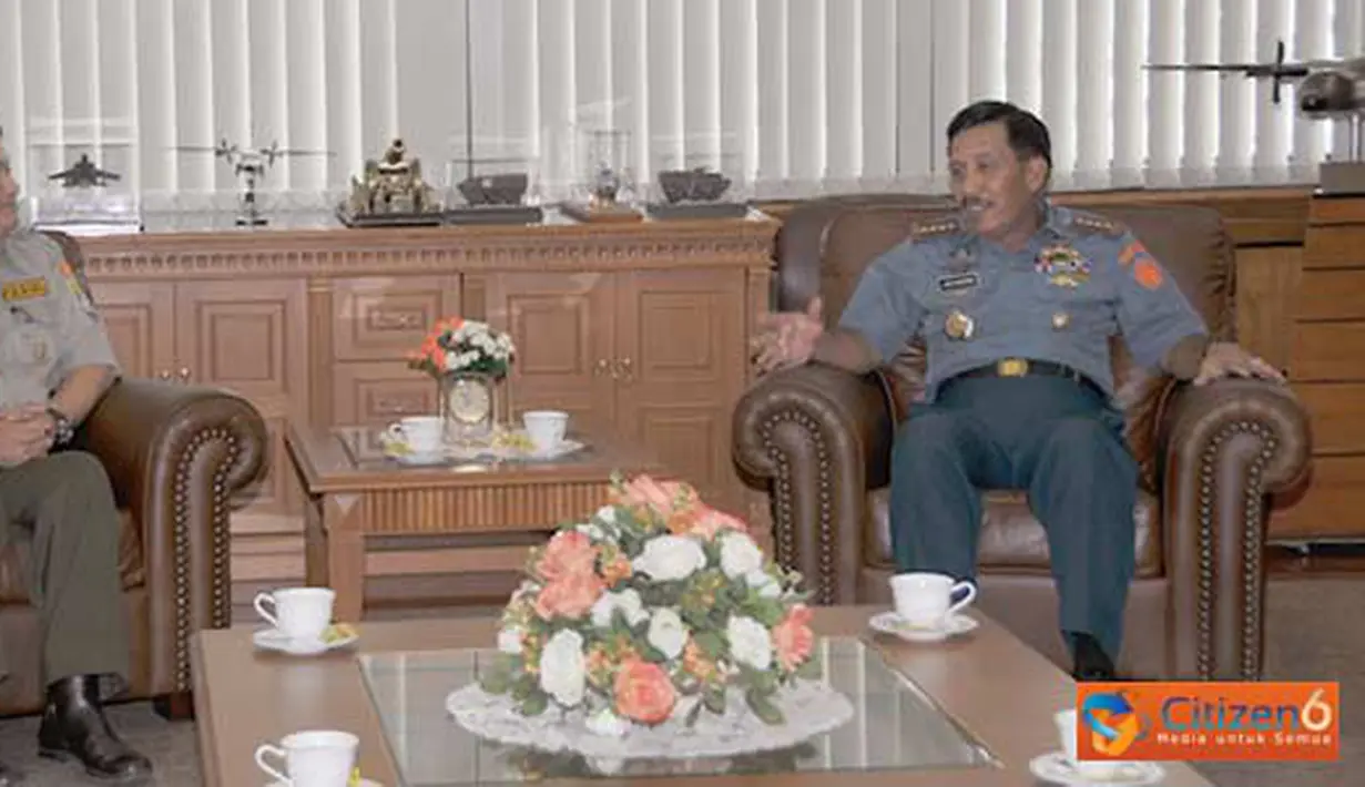 Citizen6, Jakarta: Panglima TNI Laksamana TNI Agus Suhartono, S.E menerima kunjungan Pengurus Pusat Gerakan Muda Forum Komunikasi Putra Putri Purnawirawan dan Putra Putri TNI-Polri di Mabes TNI Cilangkap, Jakarta Timur, Jumat (8/4). (Pengiri: Badar)