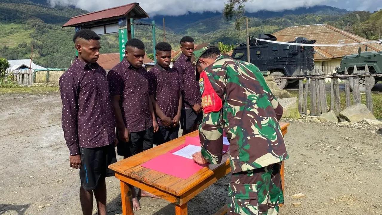Momen 4 Eks Anggota OPM Ucap Sumpah Setia ke NKRI