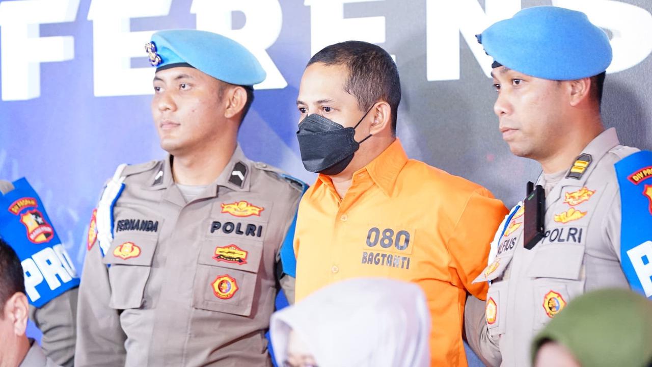 Terungkap, AKBP Fajar Cabuli Bocah saat Tertidur dan Korban Diberi Rp100 Ribu untuk Uang Tutup Mulut