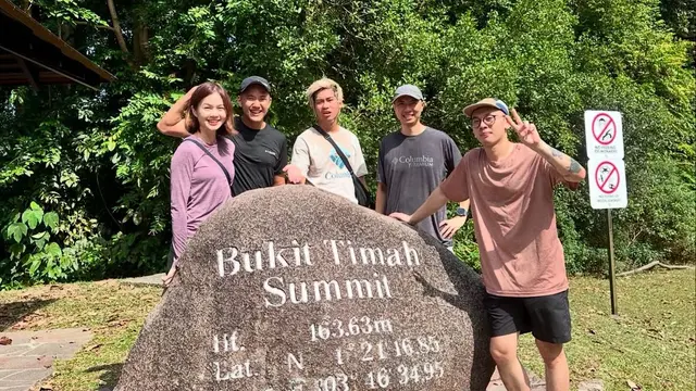 Pendaki yang hiking di Bukit Timah