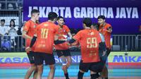 Surabaya Samator menutup babak reguler di peringkat ketiga klasemen Proliga 2026 setelah mencatat empat kemenangan dengan 11 poin hasil delapan pertandingan. (foto: PBVSI)