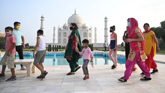 Taj Mahal India dibuka kembali untuk turis