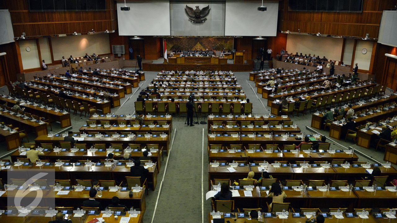 20161215- Rapat Paripurna Penutupan Masa Sidang II Resmi Masukkan UU MD3 dalam Prolegnas 2016-Johan Tallo