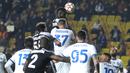 Tuan rumah Sheriff Tiraspol hanya mampu membalas sau gol ke gawang Inter Milan menjelang laga usai. Adama Traore berhasil mencetak gol melalui sundulan kepala usai menerima umpan tendangan bebas Sebastien Thill. (AP/Dmitri Lovetsky)