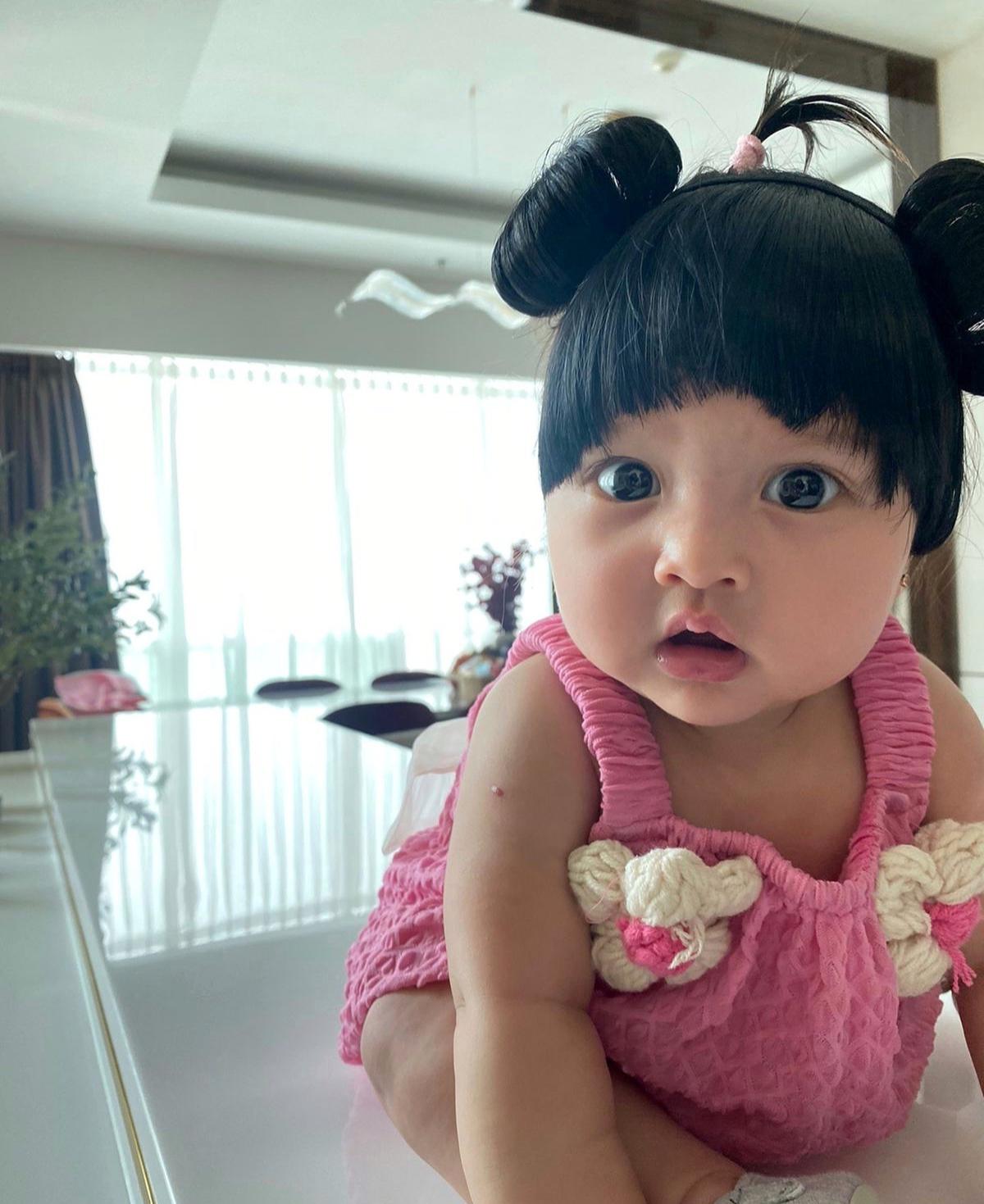 Potret Baby Launa Anak Sabrina Anggraini dan Belva Devara dengan Berbagai Gaya Rambut
