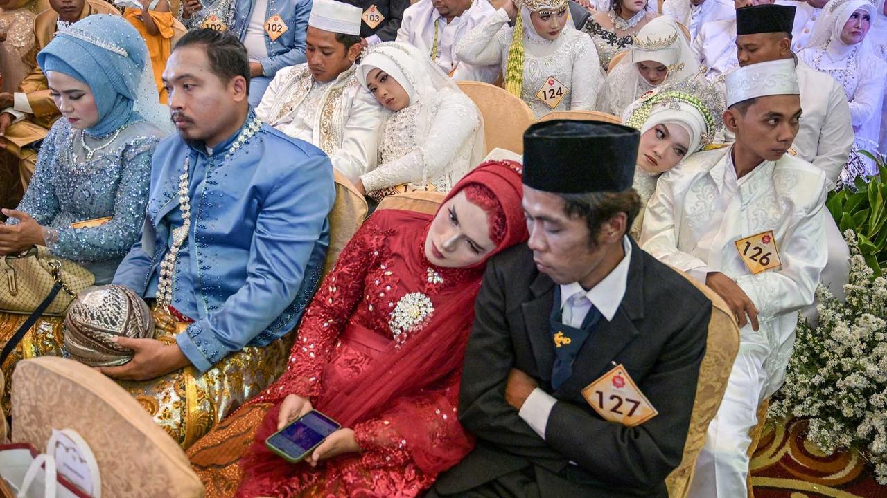 FOTO: 285 Pasangan Ikuti Isbat Nikah Massal di Surabaya