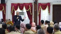 Gubernur Jawa Tengah (Jateng) Ganjar Pranowo mengumpulkan Aparat Pengawasan Intern Pemerintah (APIP) se-Jateng di Auditorium Sasana Widya Praja, BPSDM Provinsi Jateng, Kota Semarang, Senin (19/6/2023). (Dok. Istimewa)