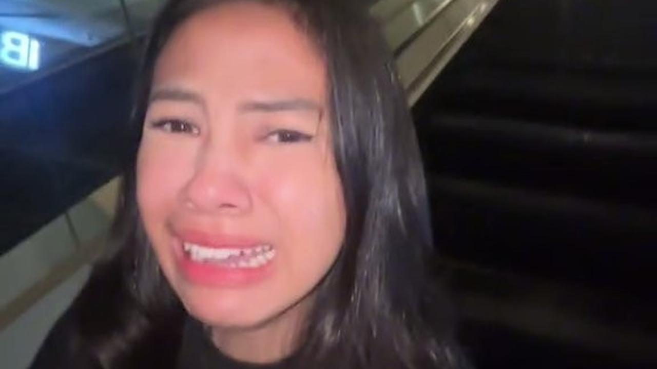 Momen Lucu Tapi Kasihan, TikToker Ini Ketiduran di Toilet Mall sampai Tutup dan Nangis di Eskalator