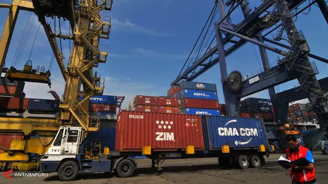 ilustrasi angkutan logistik.