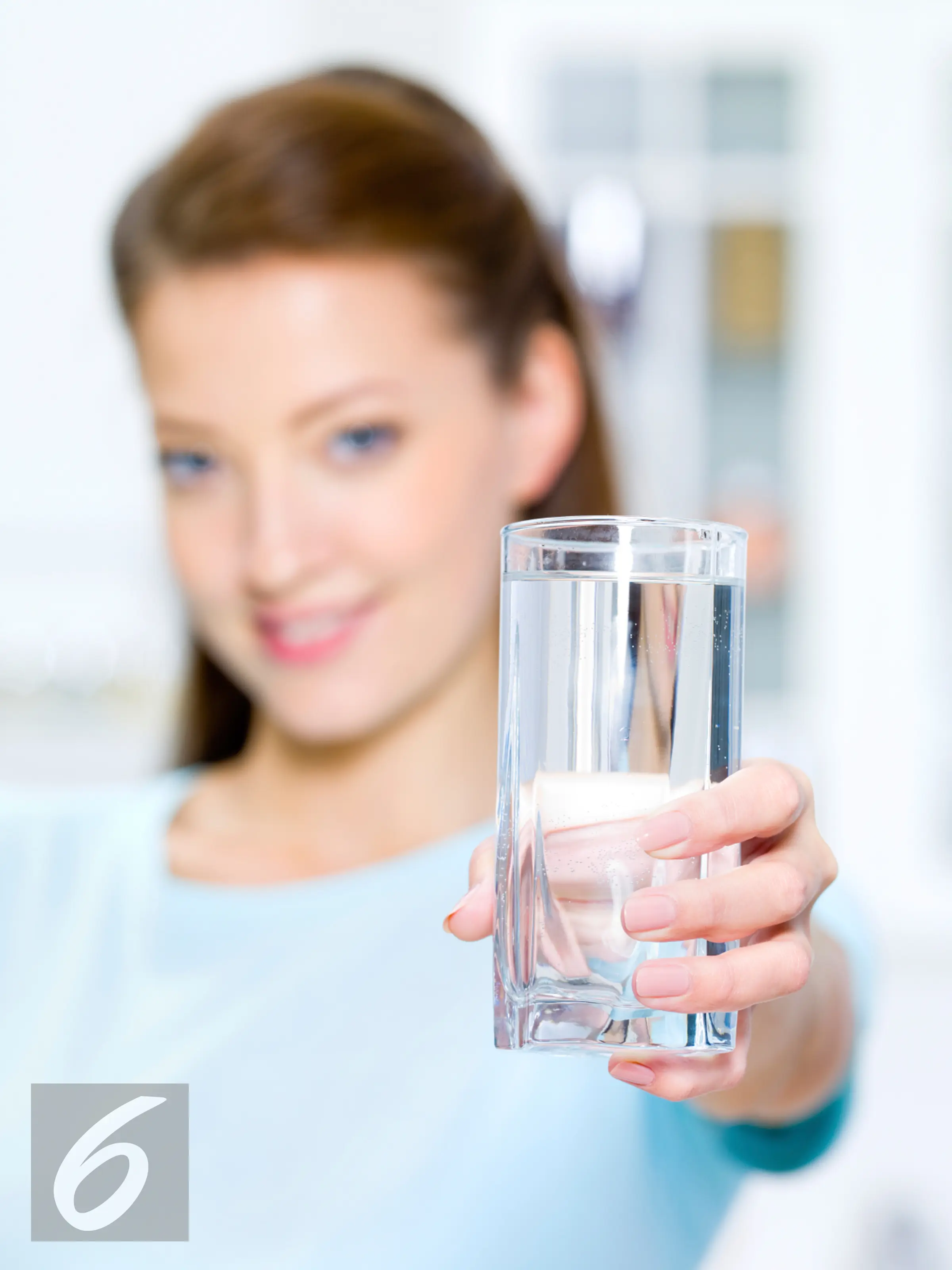 Ilustrasi Minum Air Putih (iStock Photo)