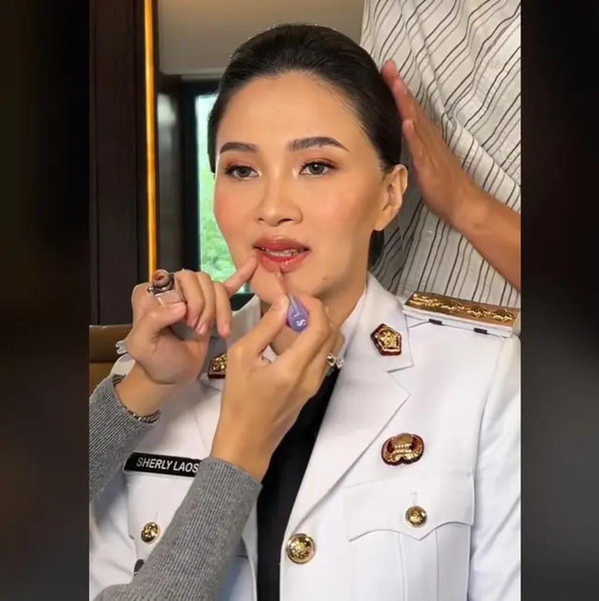 Pakai Kostum Duyung, Gubernur Sherly Tjoanda Unjuk Skill Menyelam dan Keindahan Pantai Siko Maluku Utara