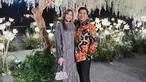 Ini adalah foto manis Marsha Risdasari dan sang suami di resepsi pernikahan Adiba dan Egy. Marsha tampil cantik dengan dress simpel warna abu-abu, sementara sang suami gagah dengan baju batik. Tatanan rambut ikat tengah membuat Marsha jadi makin cantik. Meski sudah menikah dan jadi ibu, namun tak dipungkiri jika artis kelahiran 1998 ini masih terlihat bak ABG. (Liputan6.com/IG/@marshariss)