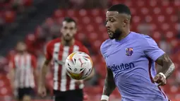 Usai itu, gantian Athletic Bilbao yang memiliki beberapa peluang, namun masih belum membuahkan gol. Barcelona kembali mendapat peluang pada menit ke-21 melaui tendangan bebas Memphis Depay. Sayang, tendangannya masih bisa diamankan kiper Athletic Bilbao. (Foto: AP/Alvaro Barrientos)