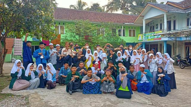 Santri Darun Nadwa semangat belajar budidaya maggot