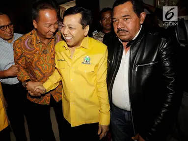 Ketua Umum DPP Golkar Setya Novanto tersenyum saat tiba di Gedung DPP Golkar, Jakarta, Rabu (11/10). Rapat pleno ini dipimpin langsung oleh Setya Novanto setelah dirinya kembali sehat setelah menjalani perawatan di rumah sakit. (Liputan6.com/Johan Tallo)