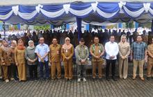 Pj Gubernur Kaltim Akmal Malik Panen Melon di SMAN 3 Tenggarong