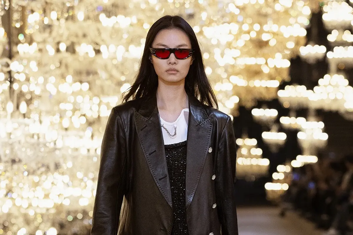 Gaya Gothic hingga Check Pattern Bakal Jadi Tren Fashion 2022
