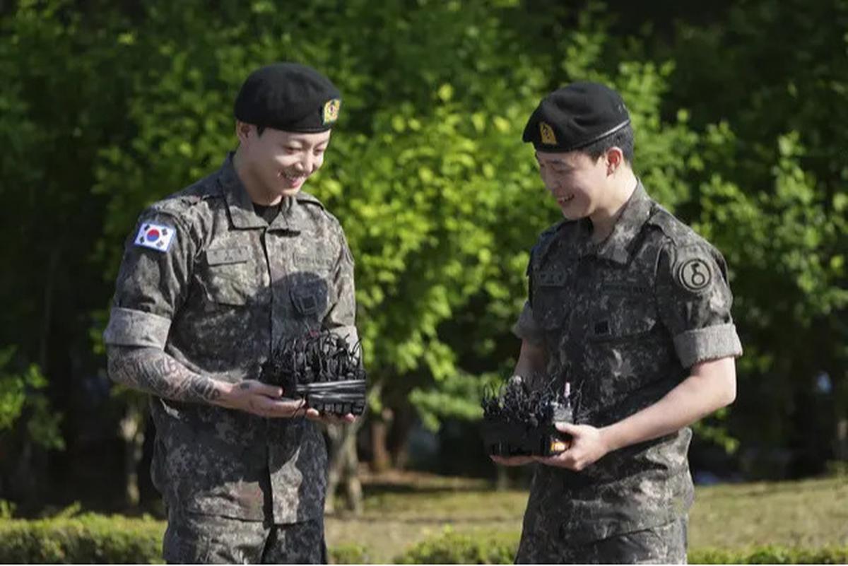 Jimin dan Jungkook BTS Tuntaskan Wajib Militer, Sapa ARMY hingga Kagok Hadapi Kamera