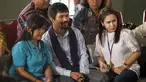 Petinju Filipina, Manny Pacquiao (tengah), saat mengunjungi terpidana mati Mary Jane (kiri) di ruang kunjung Lapas Wirogunan, Yogyakarta, Jumat, (10/7/2015). Ini kali pertama Manny Pacquiao mengunjungi terpidana mati Mary Jane. (REUTERS/Ignatius eswe)