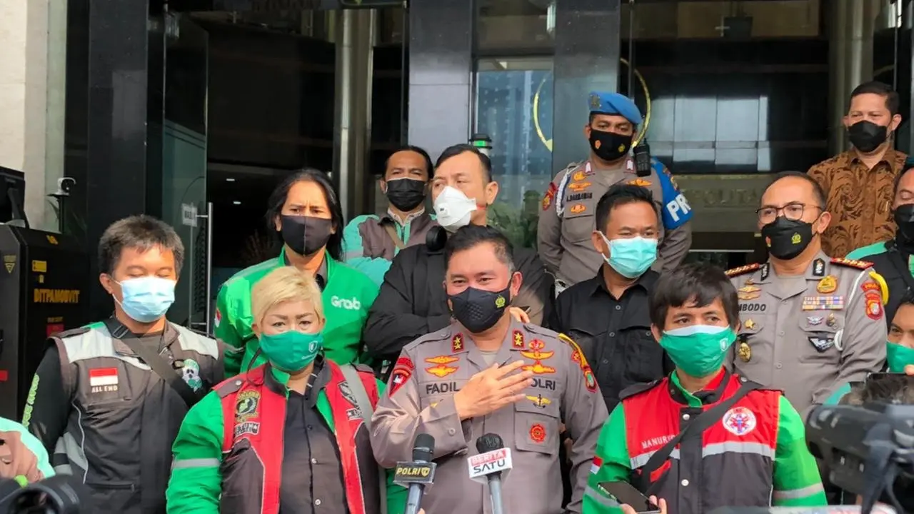 Pengemudi ojek online dari Grab Indonesia mendatangi Polda Metro Jaya.