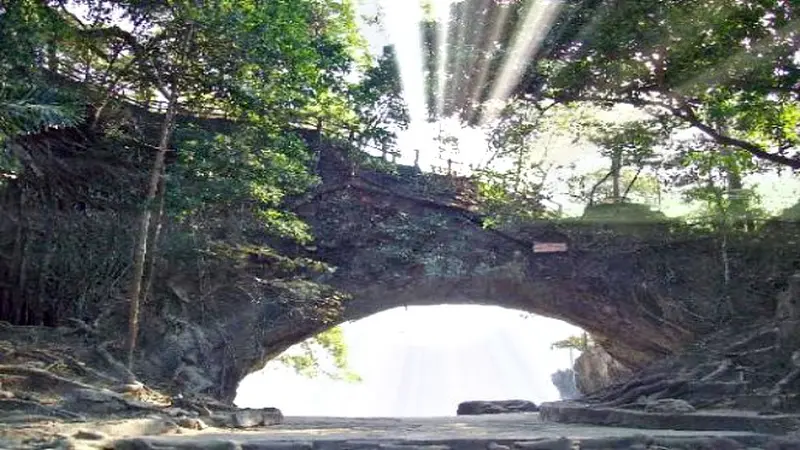 Lubang Gua Dekat Karang Bolong Anyer Ternyata Tempat Panggil Jin