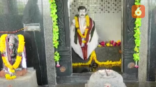 Patung Suami Yang Terbuat Dari Marmer