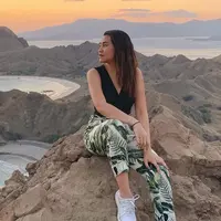 Gaya Fashion Liburan Ala Aaliyah Massaid