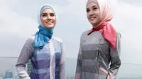 Dhini Aminarti dan Zee Zee Shahab tampil beda dan mewah dengan gaya hijab Dubai koleksi terbaru brand muslim lokal Zoya. Seperti apa?
