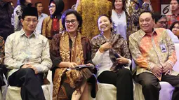 Menkeu Sri Mulyani (kedua kiri) dan Menteri BUMN Rini Soemarno (kedua kanan) saat menghadiri MoU antara Bank BTN dengan Masjid Istiqlal, Jakarta, Rabu (21/6). (Liputan6.com/Angga Yuniar)