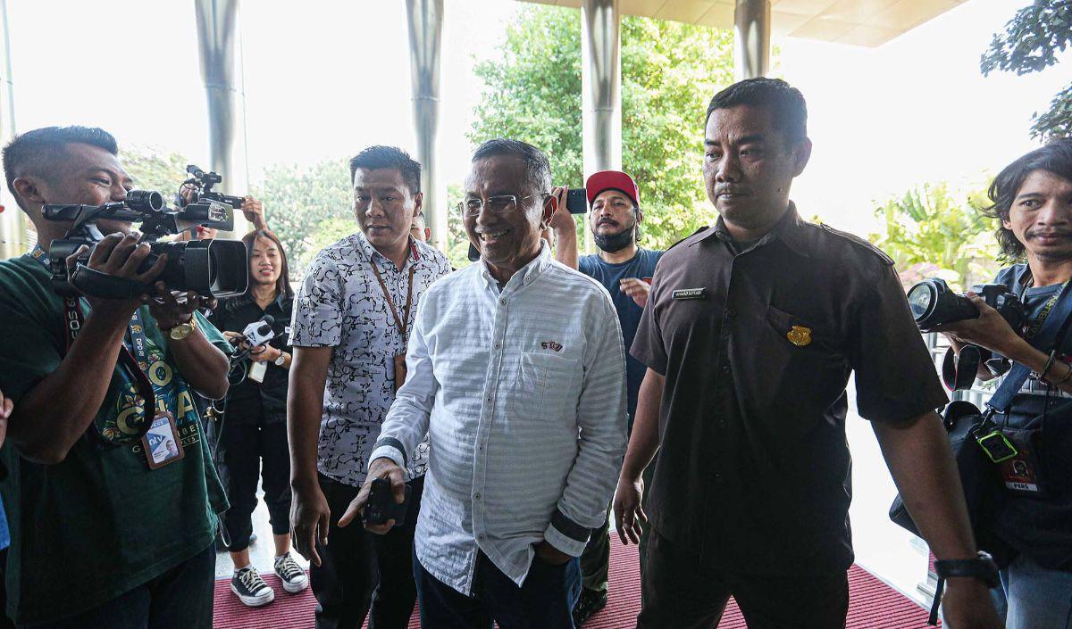 Diketahui KPK tengah mengusut kasus dugaan korupsi pengadaan gas alam cair atau liquefied natural gas (LNG) di PT Pertamina. KPK belum mengumumkan detail terkait kasus itu.<br>