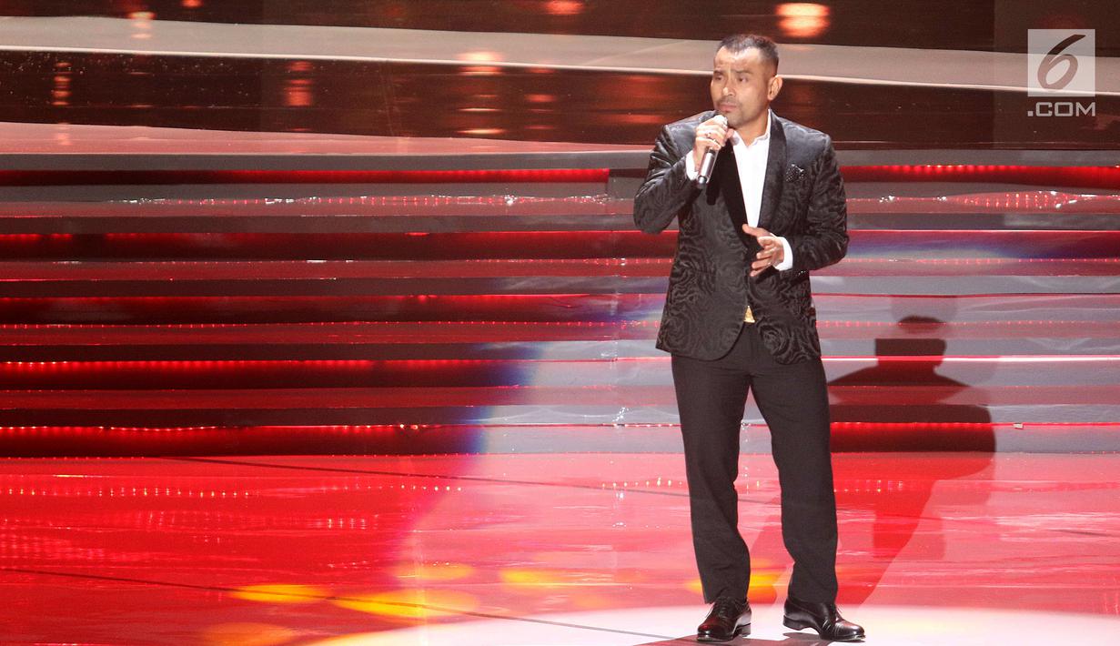 Penyanyi Judika saat tampil pada malam final Miss Grand Indonesia 2018 di JCC Jakarta, Sabtu (21/7). Judika membawakan tiga lagu pada malam final. (Liputan6.com/Angga Yuniar)
