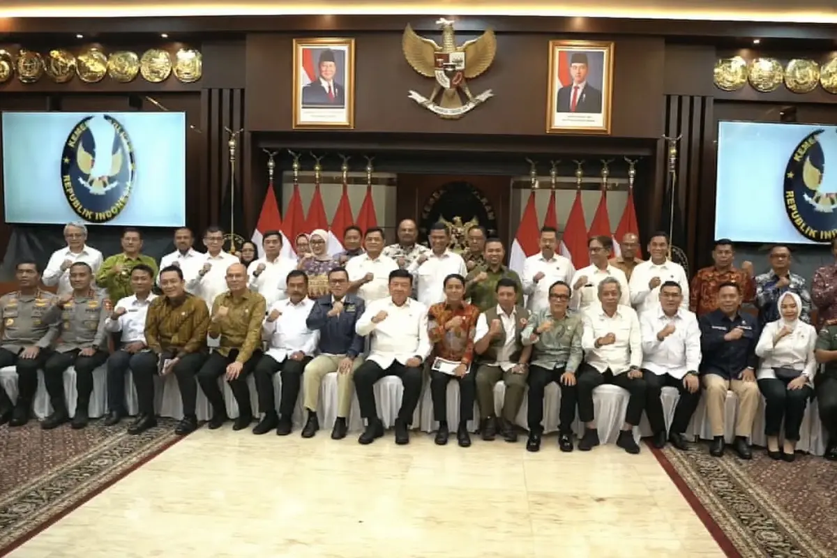 Menko Politik dan Keamanan (Menko Polkam) Budi Gunawan membuat dua desk baru, pertama desk yang berfokus penanggulangan kebakaran hutan dan desk yang berfokus untuk perlindungan negara terharap kelompok pekerja migran Indonesia.